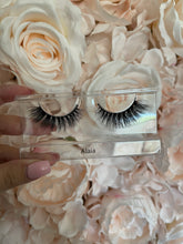 Load image into Gallery viewer, Alaia | 3D lashes
